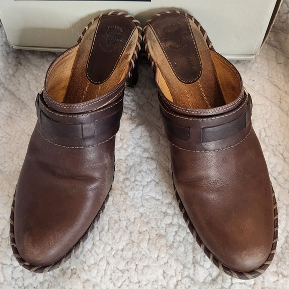 Frye Women's Brown Leather Clogs, size 9 - Picture 4 of 7